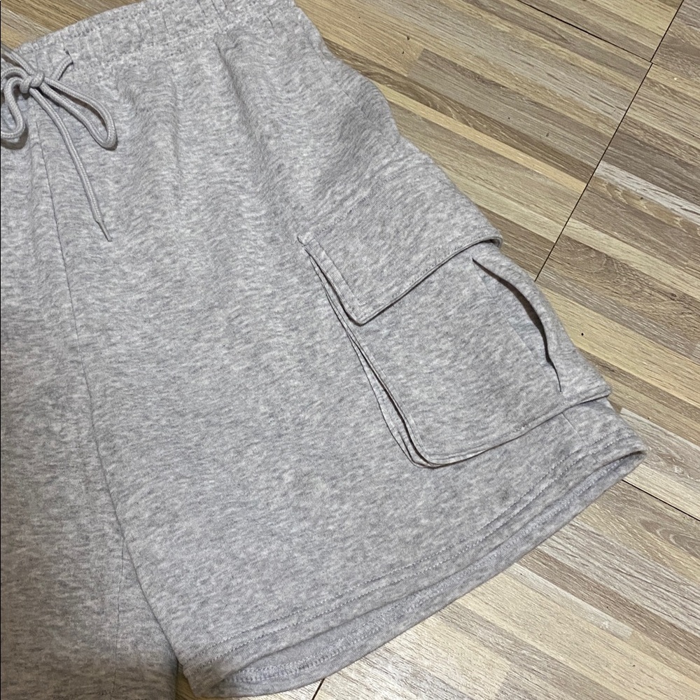 NWT REFUGE Cargo sweat shorts size women’s medium - Picture 5 of 7